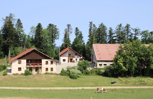 Arc-sous-Cicon Casa | Gîte l'Essentiel, farmhouse group accommodation with spa and sauna, playground
