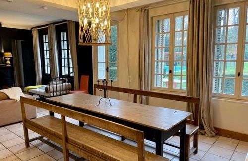 Sainte-Opportune-du-Bosc Casa | Gîte Le Domaine with private pool and fireplace