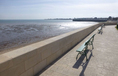 La Flotte Apartamento | Gite La Clavette Vue Mer à 5 Min du Port de La Flotte et de son Marché Médiéval
