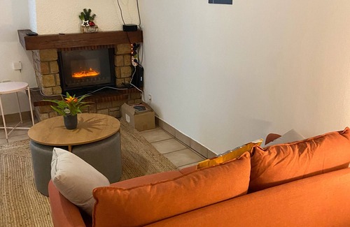 Bourges Cabaña | Gîte « La Maison du Ruisseau » con terraza privada, balcón y Wi-Fi