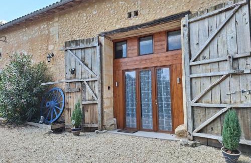 Saint-Privat-en-Perigord Apartamento | Gite La Vieille Grange, with pool in the Dordogne