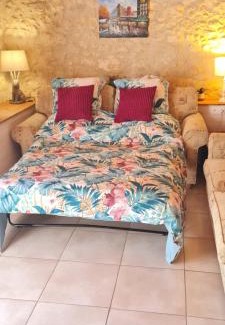 Saint-Privat-en-Perigord Apartamento | Gite La Vieille Grange, with pool in the Dordogne