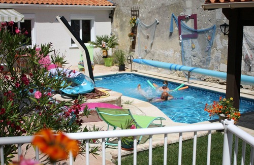 Saintes Casa | Gîte laccalmie17 alquiler de vacaciones de 2 estrellas con piscina a 2 km del centro