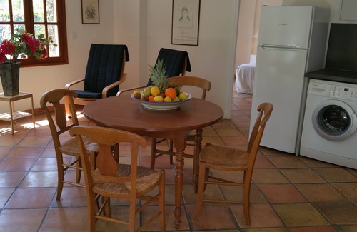 La Colle-sur-Loup Apartamento | Apartamento-Apartamento-Baño en la habitacion-Vista al patio