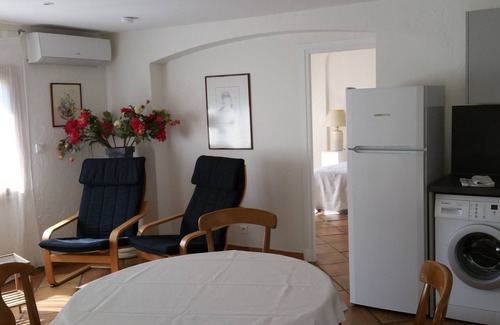 La Colle-sur-Loup Apartamento | Apartamento-Apartamento-Baño en la habitacion-Vista al patio
