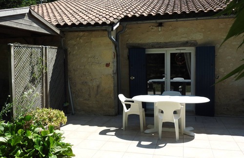 Frontenac Casa | Gite "Le Pressoir" in a quiet location, next to a cycle path.