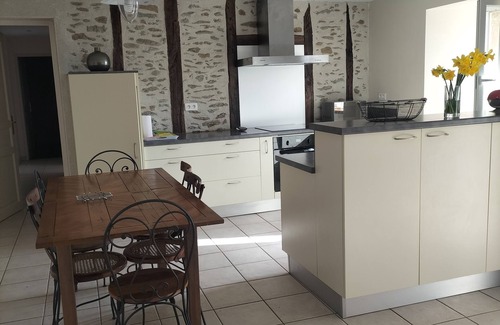 Lescure-Jaoul Casa | Amplia casa tranquila de 4 estrellas con terraza, wifi país de los cien valles