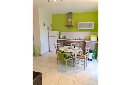 Gemenos Apartamento | GITE LES CIGALES, Studio 15mn from the BEACHES, Many walks,