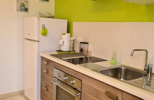 Gemenos Apartamento | GITE LES CIGALES, Studio 15mn from the BEACHES, Many walks,