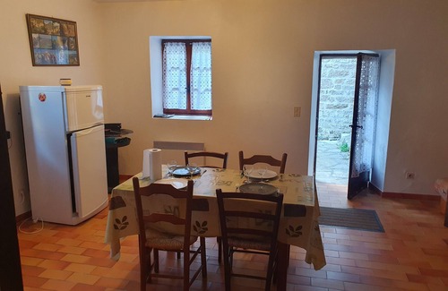 Saint-Chely-du-Tarn Cabaña | Gite "Les Osiers", GT 31, sleeps 4 Saint Chély Du Tarn.