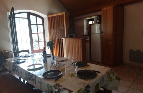 Gorges du Tarn Causses Cabaña | Gite "Les Osiers" sleeps 4 to 10, near river 8km Ste Enimie and Ispagnac.