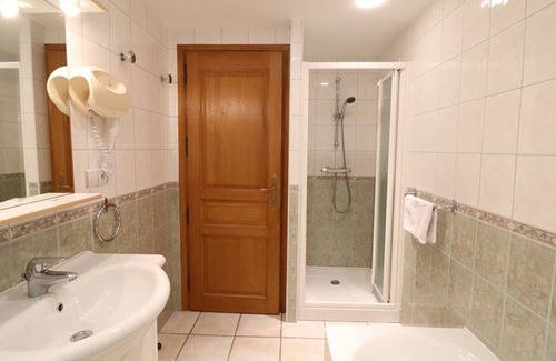 Lieutades Cabaña | Gite Lieutadès, 4 bedrooms, 8 persons