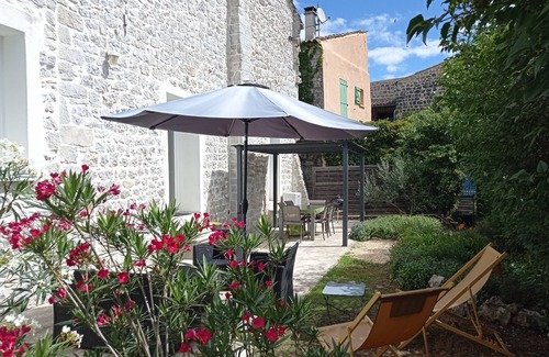 Saint-Alban-sous-Sampzon Casa | Casa rural Lou Cagnard en el corazón de las gargantas del Ardèche.