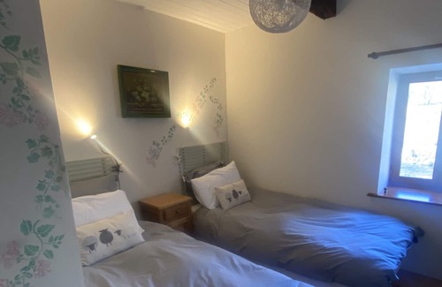 Aleu Cabaña | Gite Loutre - charming riverside cottage, tranquil and dog-friendly