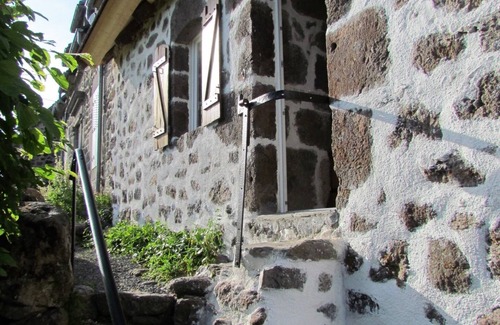 Le Fau Casa | Gîte M *** (near Salers), south-facing, quiet, views over the valley