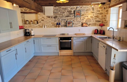 Saint-Saud-Lacoussiere Casa | "Gite Merlot" -a spacious, comfortable 5-bedroom countryhouse in French Dordogne