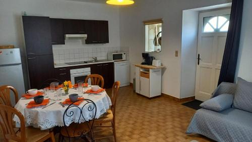 Montreuil-Bellay Apartamento | Gite Montreuillais 3 personnes au rez-de-chaussée