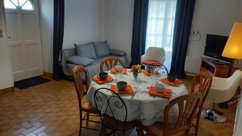 Montreuil-Bellay Apartamento | Gite Montreuillais 3 personnes au rez-de-chaussée