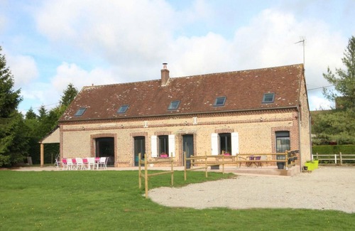 Moussonvilliers Cabaña | Gite Moussonvilliers, 5 bedrooms, 12 persons