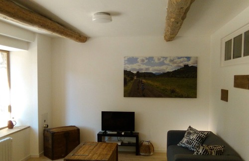 Murol Apartamento | Gite MUROL - Atelier de Charpentier - vista al castillo - hermoso jardín