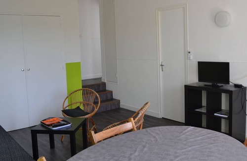 Verruyes Casa | ALQUILER N ° 8 DENTRO DE UN PUEBLO ALBERGUE CON PISCINA CLIMATIZADA Y JACUZZI