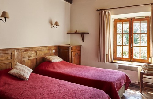 Plouegat-Moysan Casa | Gite of character in Britanny, peace and comfort, park, restaurant, sea 15km