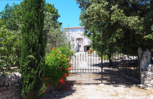 Labeaume Villa | Casa "Ranc de figere" Labeaume. Casa con piscina para 9 personas.