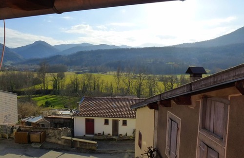 Montoulieu Apartamento | Gite on 2 levels, in authentic village, in Cathar country near Montségur.