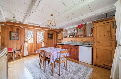 Eguisheim Apartamento | Gîte on the 1st floor of a 1686 Alsatian house with parking lot