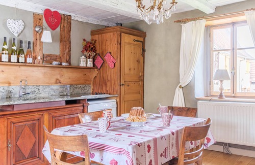 Eguisheim Apartamento | Gîte on the 1st floor of a 1686 Alsatian house with parking lot