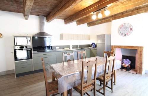 Pleaux Cabaña | Gite Pleaux, 3 bedrooms, 6 persons