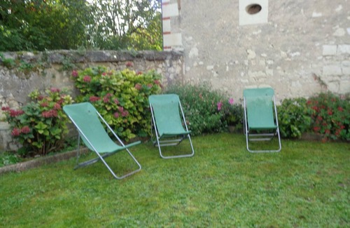 Restigne Cabaña | Casa restaurada en un pintoresco pueblo vitivinícola, con patio y cerca de la pista de hielo.