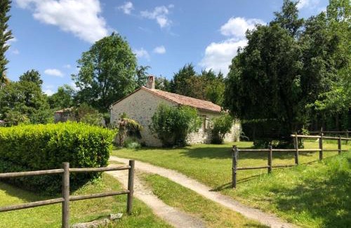 Lolme Casa | Gite Roche Blanche