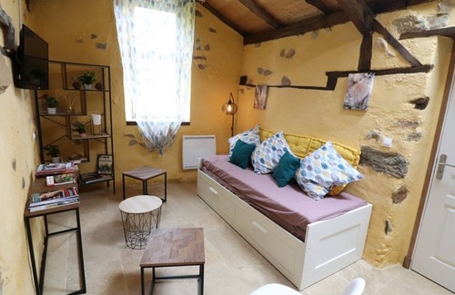 Saint-Etienne-de-Maurs Cabaña | Gite Saint-Étienne-de-Maurs, 1 bedroom, 3 persons