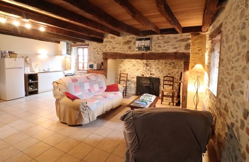 Saint-Etienne-de-Maurs Cabaña | Gite Saint-Étienne-de-Maurs, 1 bedroom, 3 persons