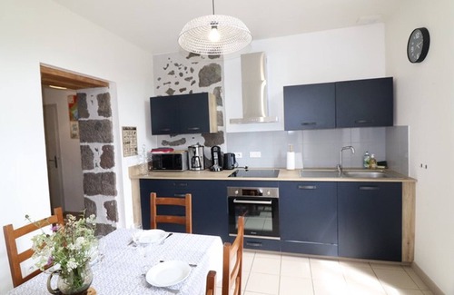 Saint-Martin-Valmeroux Cabaña | Gite Saint-Martin-Valmeroux, 4 bedrooms, 8 persons