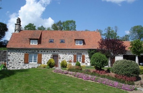 Saint-Martin-Valmeroux Cabaña | Gite Saint-Martin-Valmeroux, 5 bedrooms, 10 persons