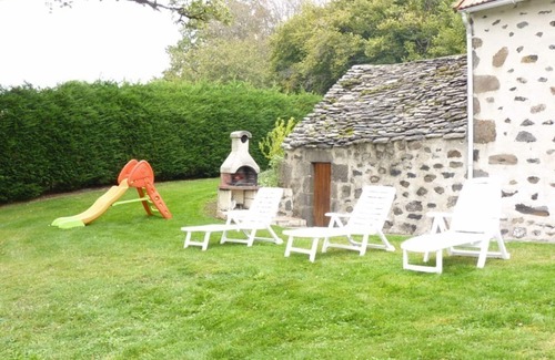 Saint-Martin-Valmeroux Cabaña | Gite Saint-Martin-Valmeroux, 5 bedrooms, 10 persons