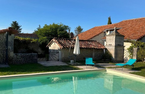 Saint-Paul-Lizonne Cabaña | Gite Saint-Paul-Lizonne, 4 bedrooms, 10 persons
