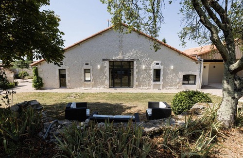Saint-Paul-Lizonne Cabaña | Gite Saint-Paul-Lizonne, 4 bedrooms, 10 persons