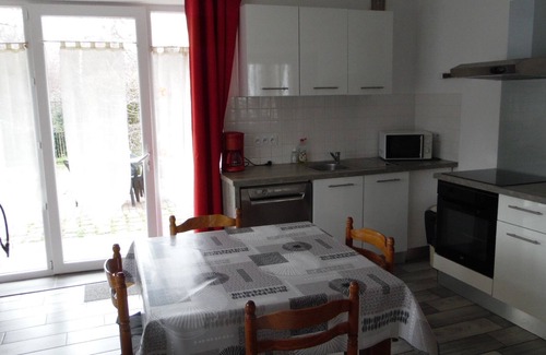 Aveze Apartamento | Gîte Sancy, ground floor apartment in bucolic village. Pets allowed