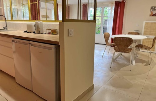 Pernes-les-Fontaines Apartamento | Gite with private pool 1000m2 park in the Provencal countryside for family or friends