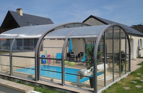 Surtainville Casa | 250 m del pabellón del mar con piscina cubierta privada y jardín