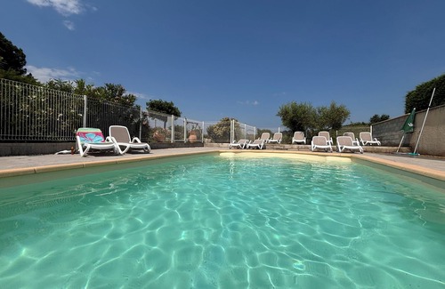 Ruoms Chalet De Esquí | Encantador chalet climatizado con piscina para 6 personas ideal, 8 posibles