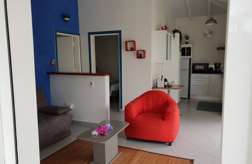Saint-Francois Cabaña | Gîte-Zing-Zing Libellule-Superior-Baño con bañera-Vista al Jardín