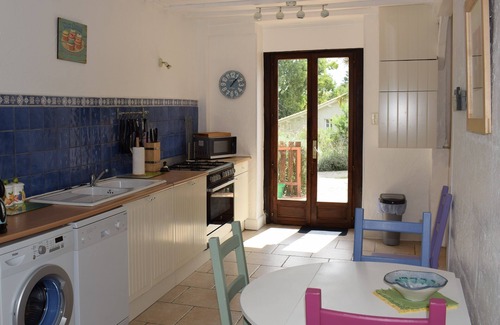 Saint-Vallier Cabaña | Gites Champfort. Renovated old Charente farmhouse with heated pool