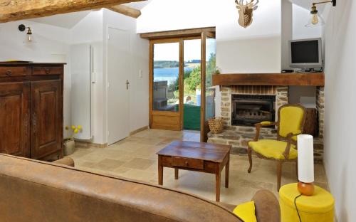 Salles-Curan Casa | Gites Domaine du Charouzech