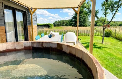 Mosnes Casa | Gites-domainedupin, cottage Bain Nordique PRIVÉ