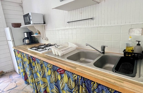 Cafeiere Cabaña | Gites Les Vanilles lush tropical garden swimming pool 800m from the beach
