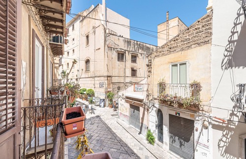 Centro Storico Apartamento | Giudici Three Bedrooms Apartment